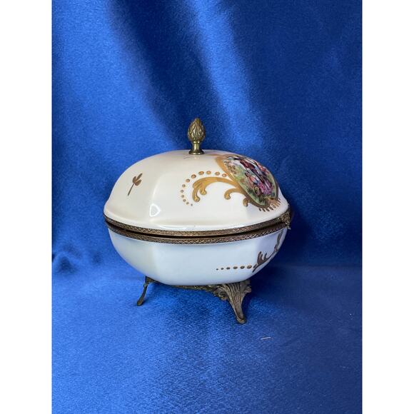 Antique Porcelain and Brass French Victorian Design Footed Powder or Trinket Box - Picture 4 of 9